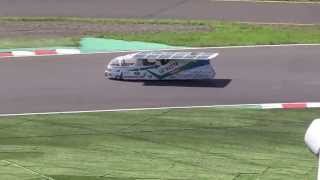 151鈴鹿サーキット2013年8月3日ソーラーカー耐久ゴール,チェッカーズ,エンジョイ決勝-suzukacircuit-solarcar,エコ,FIA ALTERNATIVE ENERGIES CUP