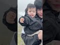 潘爸乐爷vlog：当1岁宝宝第一次见到雪的可爱反应！也是第一次叫妈妈！baby leye & pan: baby first time seeing snow. #family #dadlife