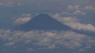 世界文化遺産　富士山を駿河湾上空から...