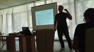 Speed-up Solving Linear Systems on Parallel Architectures via Aggregation of Clans