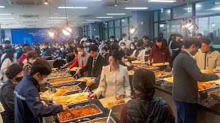 So crowed! high quality,but cheap! amazing buffet / Korean street food