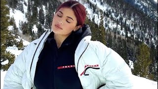 Kylie Jenner | Snowboarding with Stormi and Kendall 🏂❄️