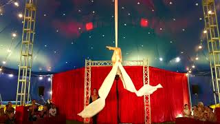 Aerial Silk Show im Zirkus in Reutlingen