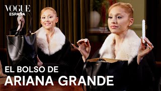 ¿Qué hay en el bolso de Ariana Grande? | VOGUE España