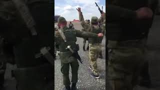 ❗️Бойцы из Дагестана танцуют прямо на аэродроме перед отправкой на фронт 💪🏻🇷🇺  #shorts