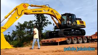 operator Excavator skil menurunkan Exavator dari traeler