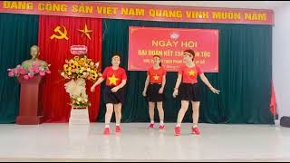 Tôi yêu đất nước tôi -kỷ niệm nhảy shuffle dance trên sân khấu cùng các chị yêu 😘😘😘