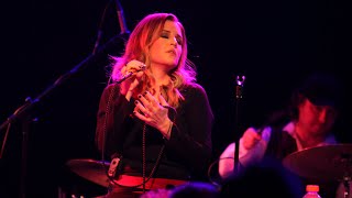 Fans and friends say goodbye to Lisa Marie Presley in Memphis
