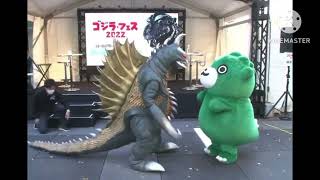 Gigan pets Chibi Godzilla but it's with their actual sound effects