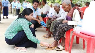 លោកជំទាវបណ្ឌិត បាន ស្រីមុំ ប្រធានមូលនីធិចាស់ជរា និងជាអភិបាលខេត្តប៉ៃលិន