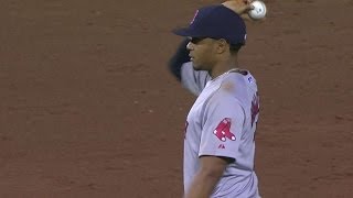 BOS@ATL: Bogaerts gets the out with his bare hand