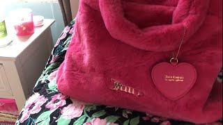 👑💖Flashback💖What’s in my JUICY COUTURE FURRY PINK TOTE💖#whatsinmybag #catherinescastle👑