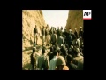 SYND 30-1-74 EGYPTIANS BACK TO SUEZ CANAL AFTER WITHDRAWAL OF ISRAELI TROOPS