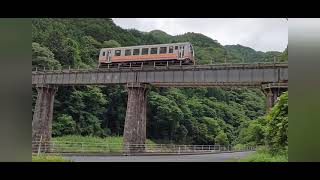 【#岡山県JR因美線】🛤️#美作河井駅～知和駅間に架かる石造りの架橋を🛤️キハ120通過👩‍✈️その後美作加茂三浦方面へ（2021年7月1日）