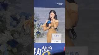 “我一直在你身后从未走远”这里我一直喊爱丽丝们永远都在 你听到就看着我哭了🥹🥹🥹 #dilraba #dilrabadilmurat #迪丽热巴