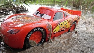 Lightning Mcqueen Stuck in the Mud & Fixing Cars Toys