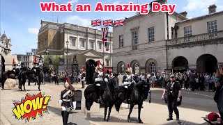 Perfect Day For Tourists To Witness The Changing Of The Horse Guards.🇬🇧🇬🇧🇬🇧