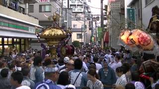 平成24年　品川・鮫洲八幡神社　例大祭　本社神輿渡御=宮入直前騒動