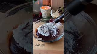 شکلات صبحانه 120 گرم ، روغن 60 گرم ، آرد 25 گرم ، پودر قند 70گرم ، وانیل نصف ق چ #chocolate #cake