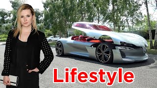 Abigail Breslin Lifestyle 2022 ★ Boyfriend, Husband, Net worth, House & Car