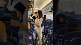 Kesibukan Pramugari Cantik Super Air Jet dalam Pesawat Saat Proses Boarding Sedang Berlangsung