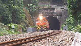 20190525_151745 5873次郵輪列車出安朔隧道!!(本務R138)