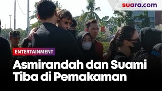 Asmirandah dan Suami Tiba di Pemakaman Sang Ayah