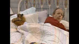 ALF Farts in Bed with Willie - ALF Season 04 Episode 12 \