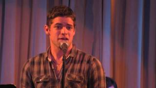 Jeremy Jordan singing \