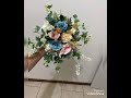 Buquê de noiva com flores artificiais, cascata e Desconstruido