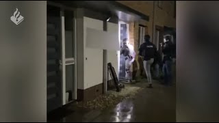 ACHTER DE SCHERMEN: POLITIE-INVAL DOOR ONDERSTEUNINGSGROEP IN GROOT DRUGSONDERZOEK