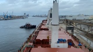 Captivating timelapse shows first-person view of cargo vessel leaving the dock || WooGlobe