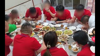 10个人统一服装组团挑战免费去饭店吃饭，这到底是什么团队？所谓的感召文化又是什么？