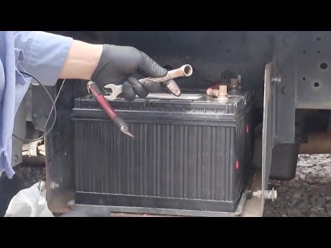 Change Truck Battery in Big Truck 1 Change Truck Battery in Big Truck 1