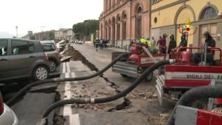 Florence Firefighters Examine 200-meter-long Sinkhole on Banks of the Arno