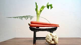 Ikebana with vegetables. 蔬菜插花