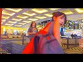 企鵝妹在賭場跳企鵝舞 賭客黑人問號 jinny dances penguin dance in casino black gambler questions