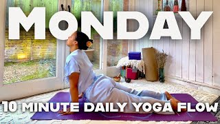 Monday Morning Yoga in Pyjamas | 10 minute Gentle Flow to Start Your Week Right