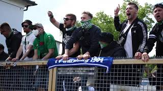 Die Fans des 1. FC Schweinfurt 05 singen: \