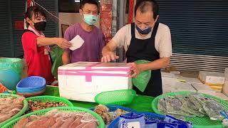 新的蒲燒鰻好像比較大塊 高雄金獅湖海鮮拍賣興達港王中皇海鮮叫賣