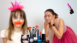 Ksysha plays and learns to use children's makeup for kids