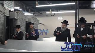 Viznitz London Rebbe Visiting The Tziyun Of The Divrei Yoel Of Satmar - Menachem Av 5781