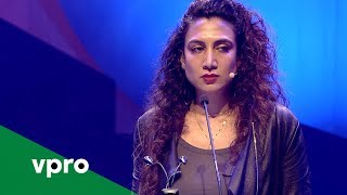 Asha Karami op de Nacht van de Poëzie 2019 - VPRO Poëzie