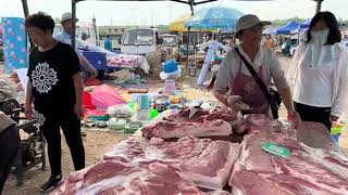 老楊今天五百多斤土豬肉，市裡這些大姨過來特意來買肘子還搶上了