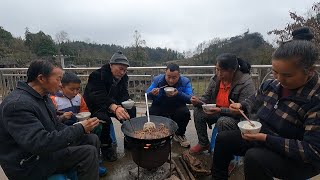 魔芋超下饭的家常做法，香辣十足又开胃，一群人吃一锅汤汁都不剩