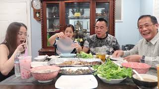 Vlog 1314 ll Hạnh Phúc Khi Được Cháu Gái Đãi Cả Nhà Bữa Ăn Tối Thật Hoành Tráng