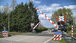 Spoorwegovergang Krabbendijke // Dutch railroad crossing