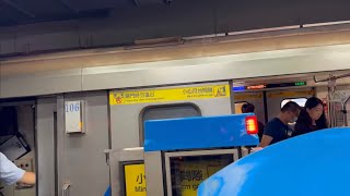 213次經由BL板南線開往南港展覽館的台北捷運C321型車號105/106推進器改裝車離開台北車站，本片由@ted2011贊助