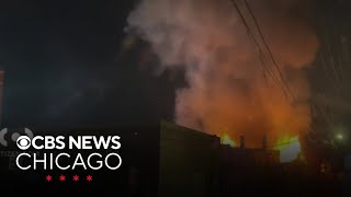 Heavy flames, smoke engulf commercial building on Chicago's Southwest Side