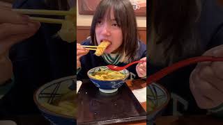 揚げ物の食べ方が特殊な外国人　#ミャンマー #外国人 #japan #反応 #彼女